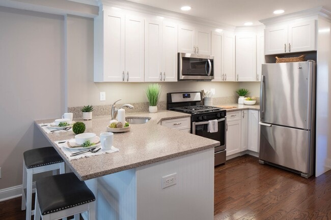 Interior Photo - Cambridge Manor