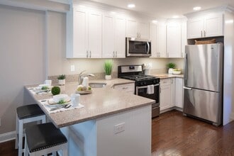 Interior Photo - Cambridge Manor