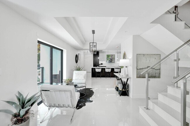 Building Photo - 3040 N Ocean Blvd