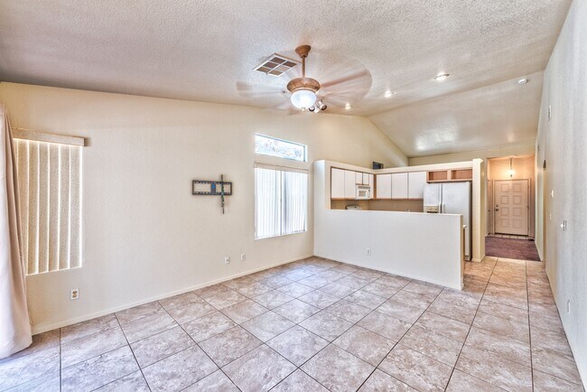 Building Photo - 1854 Vista Del Oso Way