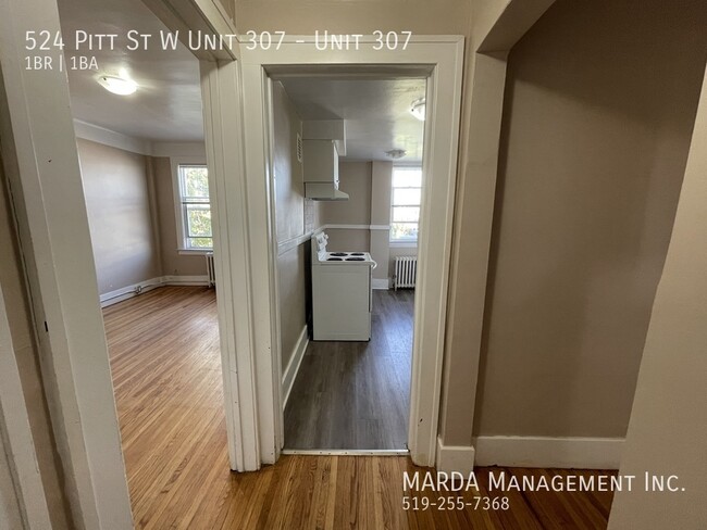 Building Photo - STUNNING RENOVATED 1BEDROOM/1BATH APARTMEN...