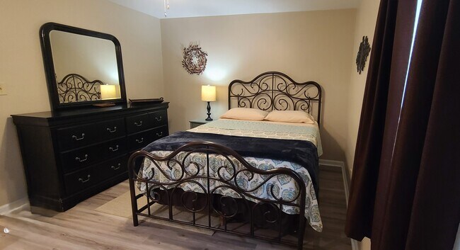 Foto del edificio - Furnished Units at 2131 Westmead Apts