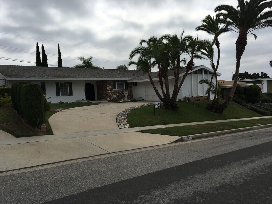 Foto principal - Spacious Four Bedroom Home In Ladera Heights