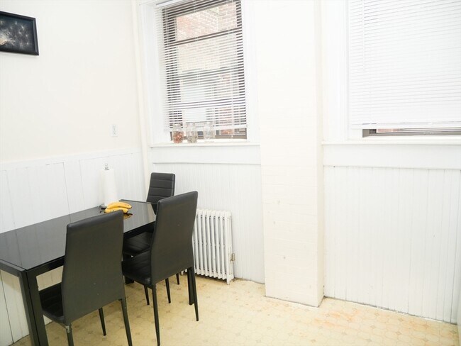 Foto del edificio - 1614 Beacon St