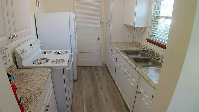 Foto del edificio - 102 E Florida Ave