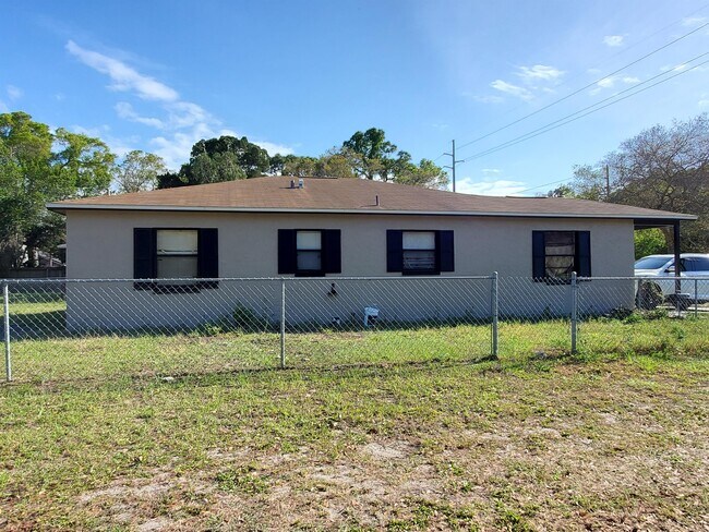 Building Photo - 1400 37th St S