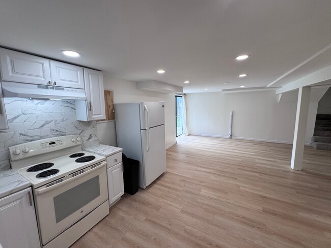 Building Photo - 11409 W 99th St