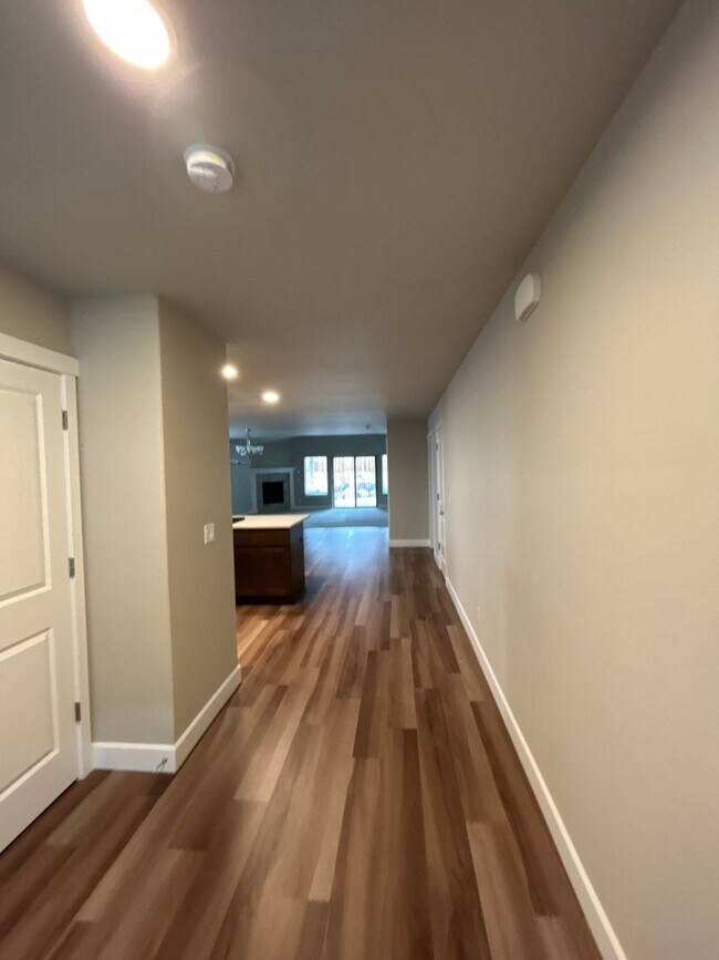 Foto del edificio - Beautiful 3 Bedroom / 2 Bathroom Home in S...