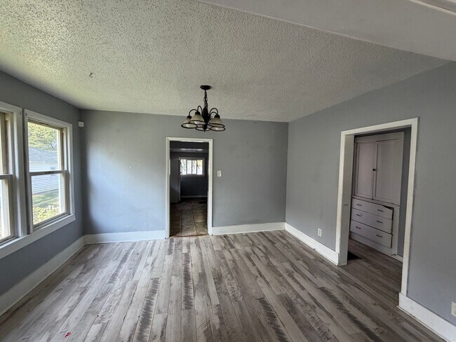 Foto del edificio - 2 bed 1 bath bungalow