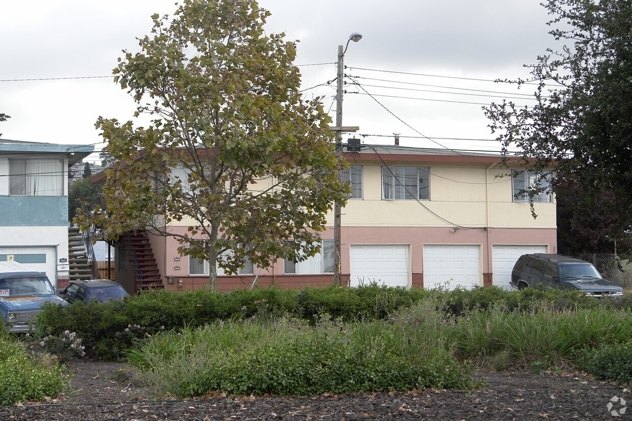 Foto del edificio - 9836 Bancroft Ave
