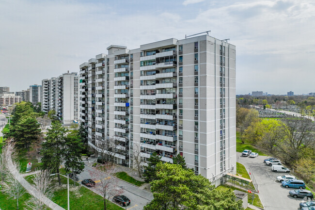 Building Photo - 6161 Bathurst St
