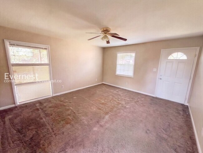 Foto del edificio - 208 Von Dale Dr