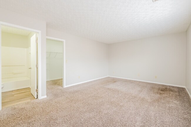 Foto del edificio - 4644 Kenross Dr