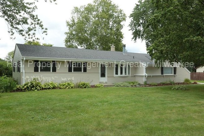 Building Photo - N71W13960 Nicolet Ct