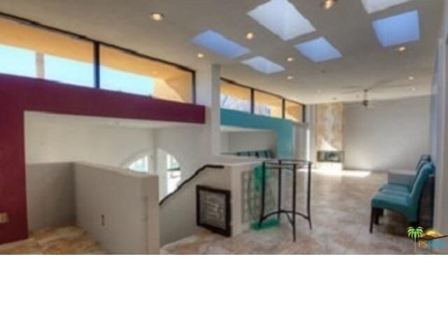 Foto del edificio - 100 E Stevens Rd