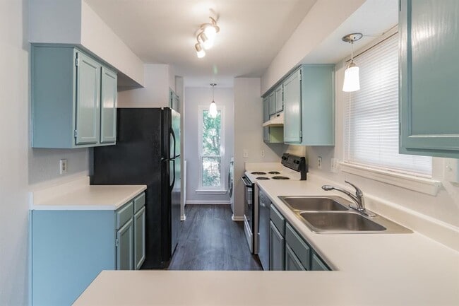 Building Photo - 2450 Wickersham Ln