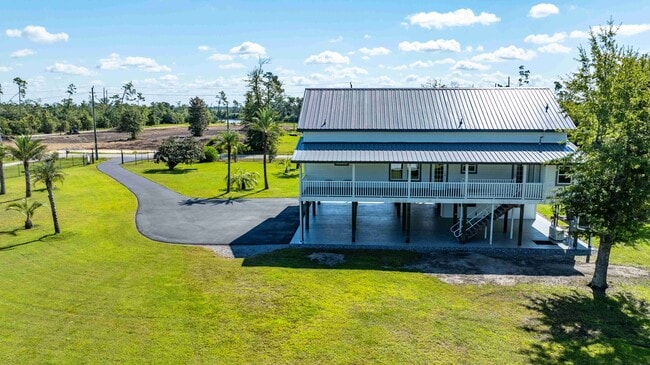 Foto del edificio - 7211 Bay Crest Rd