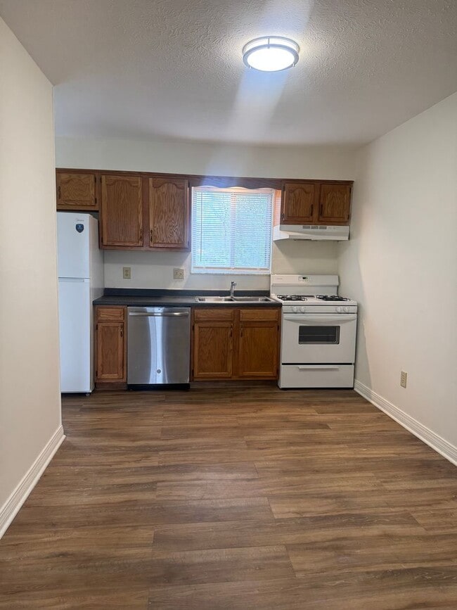 Building Photo - 114 Wildwood Dr