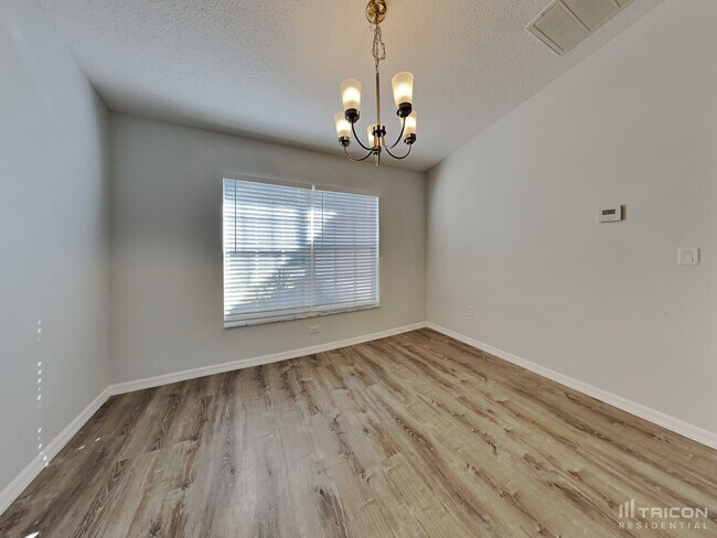 Foto del edificio - 12285 Villa Rd