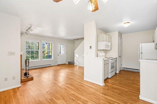 Building Photo - 1601 W Swallow Rd