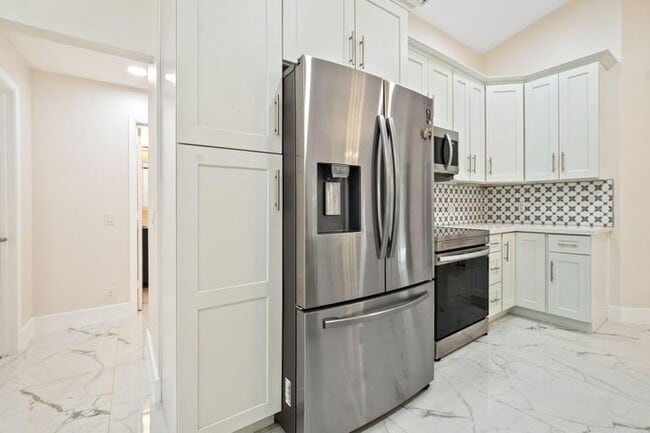 Building Photo - 4498 Dogwood Cir
