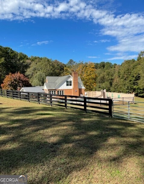 Foto del edificio - 839 Sandy Creek Rd