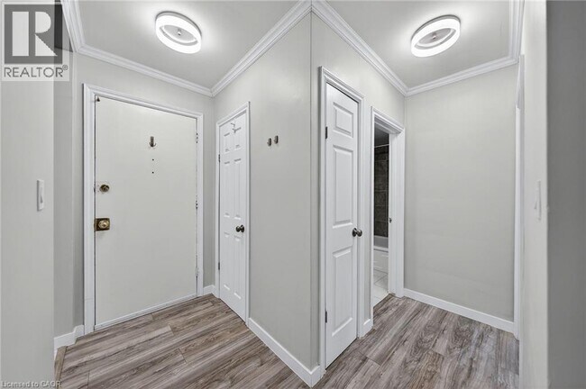 Building Photo - 237 Mohawk Rd E