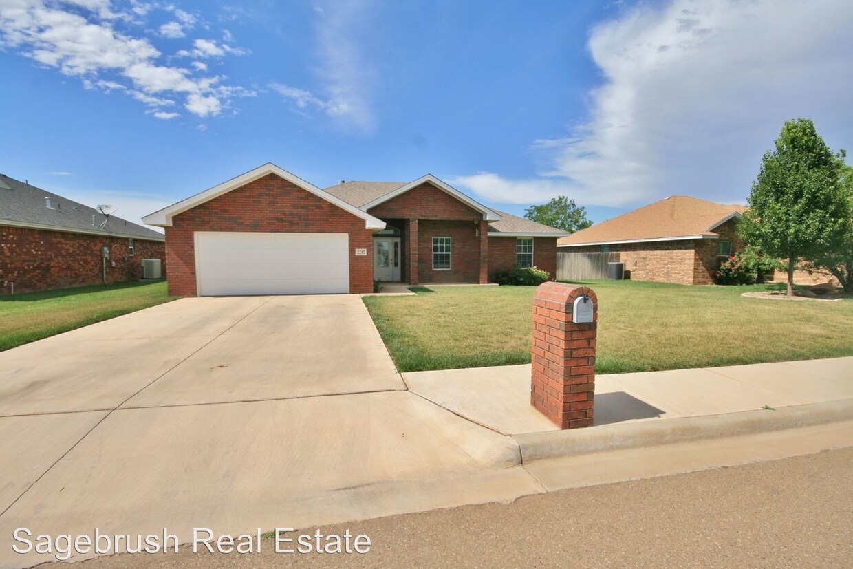 Foto principal - 3 br, 2 bath House - 2212 Reese Dr.