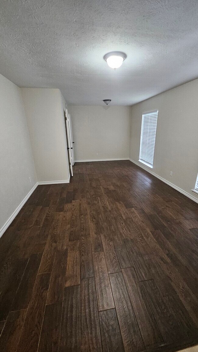 Foto del edificio - 3 Bedroom 2 Bath House in The Colony