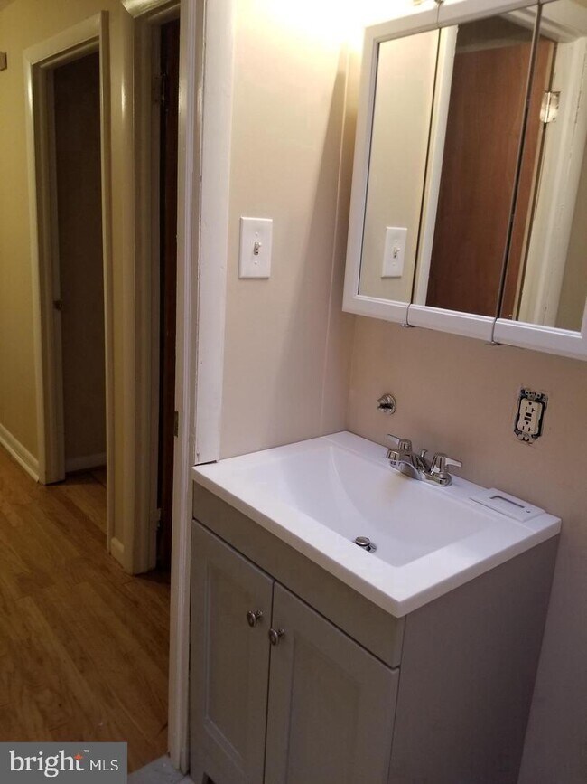 Foto del edificio - 128 Laureba Ave