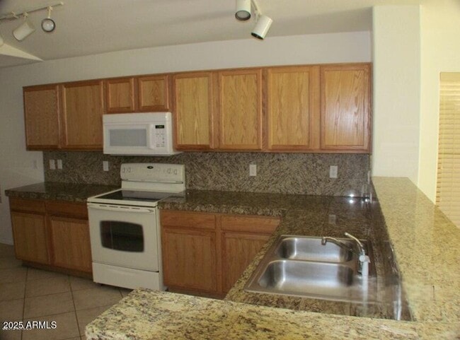 Foto del edificio - 45599 W Dirk St