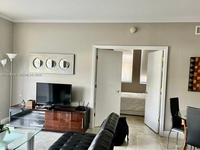 Foto del edificio - 4100 Salzedo St