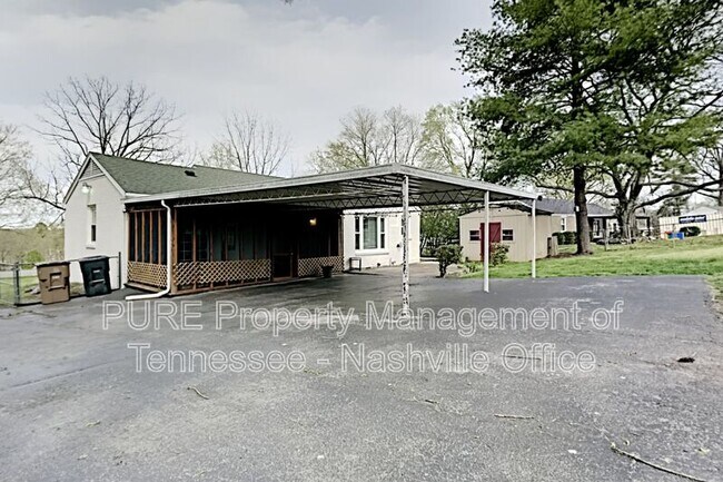 Foto del edificio - 537 Whispering Hills Dr
