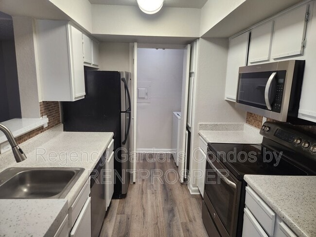 Foto del edificio - 5587 Devonbriar Way