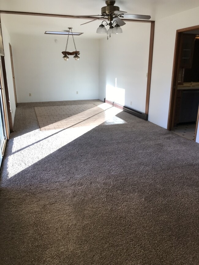 Building Photo - 205 Daley Dr