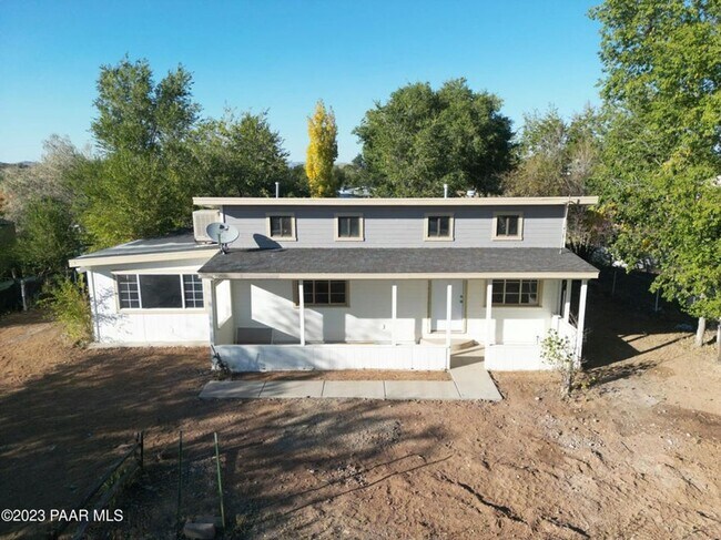 Building Photo - APPLY NOW - 1878 Beverly Ln