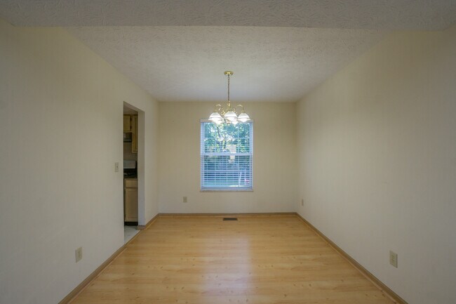 Building Photo - 6657 Delburn Ct