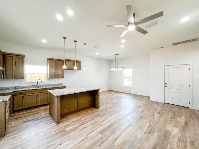 Building Photo - 5008 Cherimoya Ln