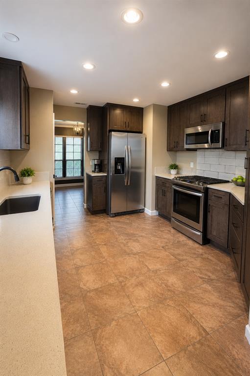 Building Photo - 1212 Weatherford Dr