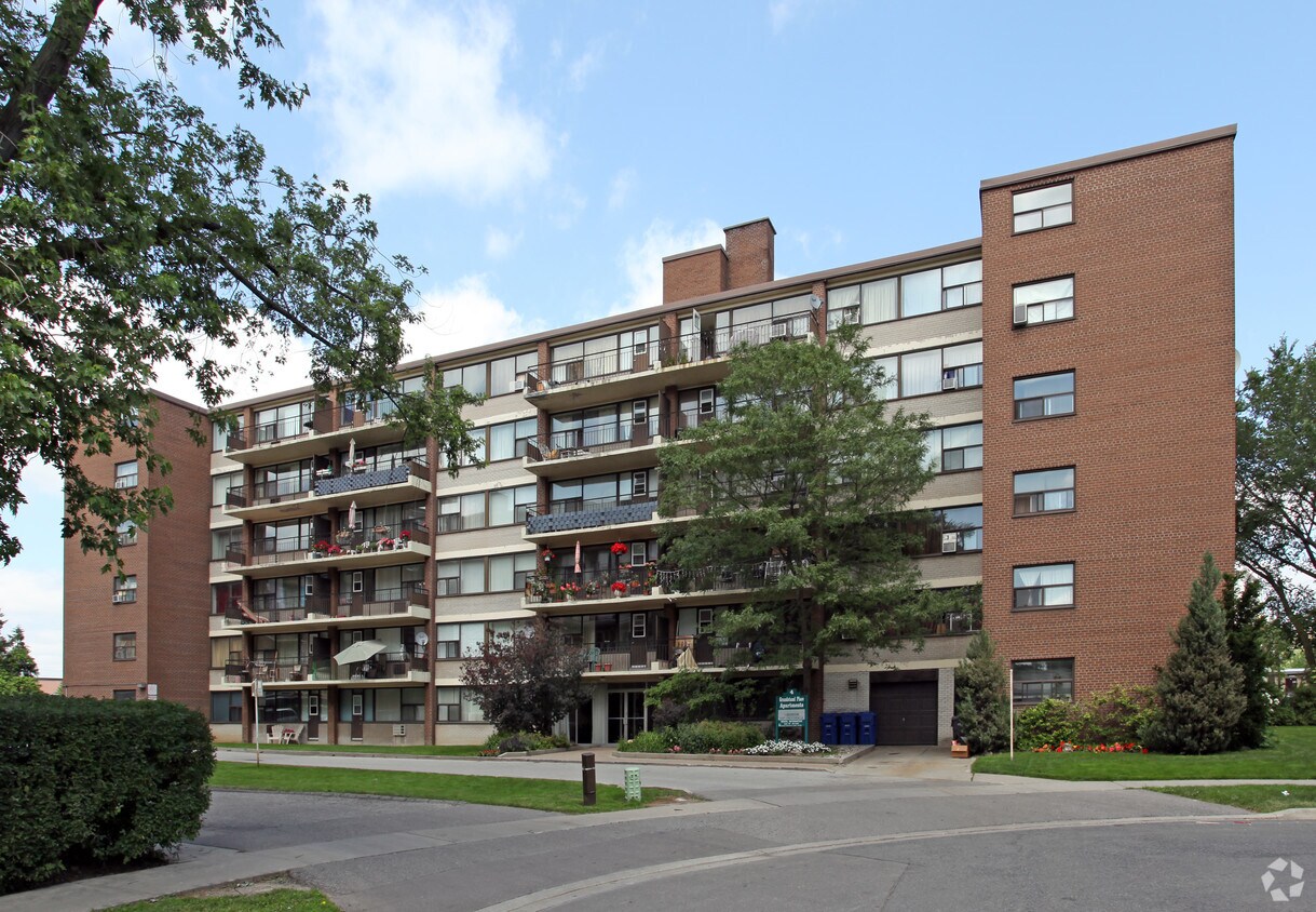 Grandstand Place Apartments - 4 Grandstand Pl Toronto, ON Apartments
