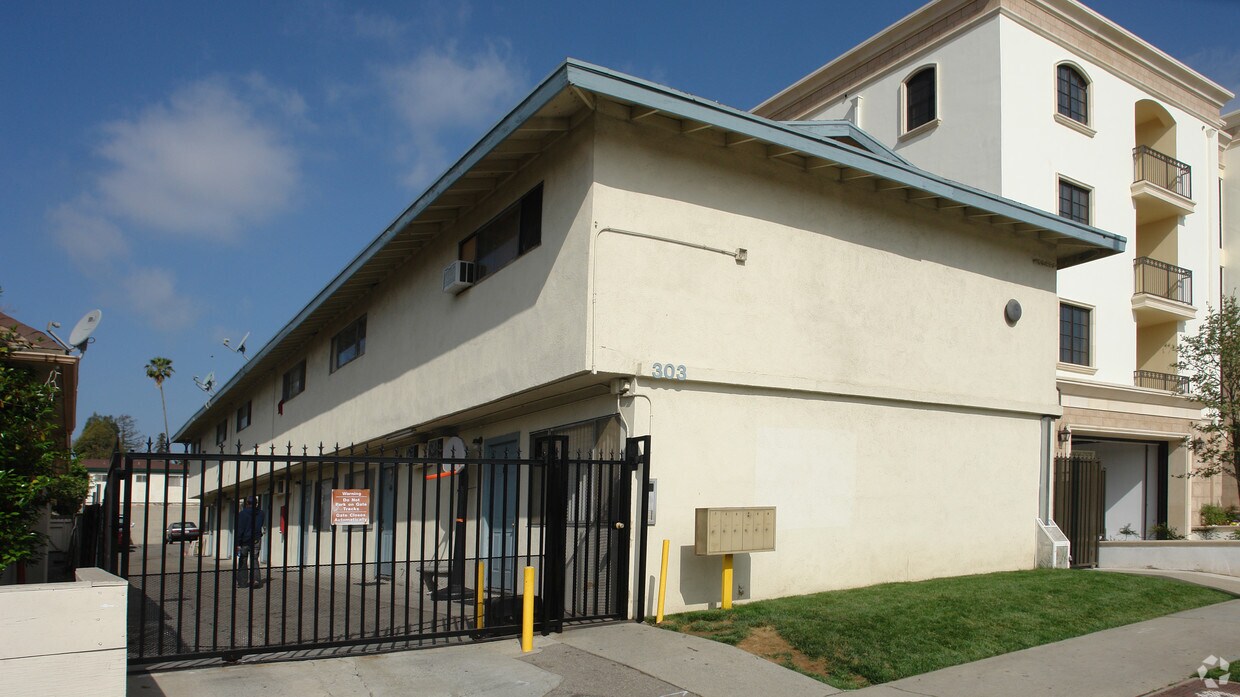 Building Photo - 303 Hill Ave