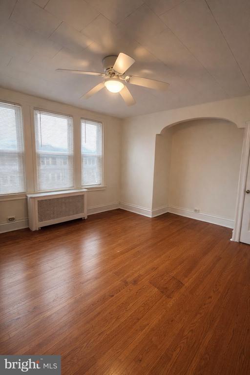 Foto del edificio - 652 Jamestown Ave.