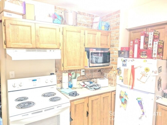 Building Photo - 45885 Henley Ave