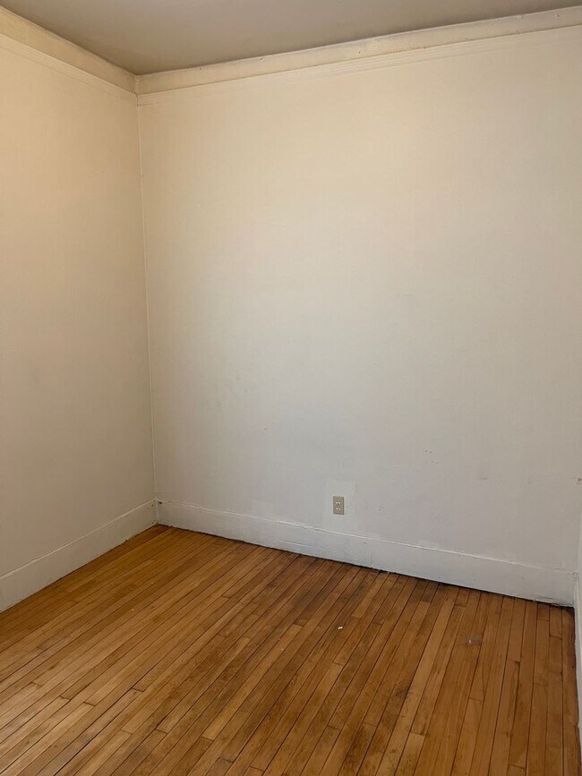 Foto del edificio - 858 Elmwood Ave
