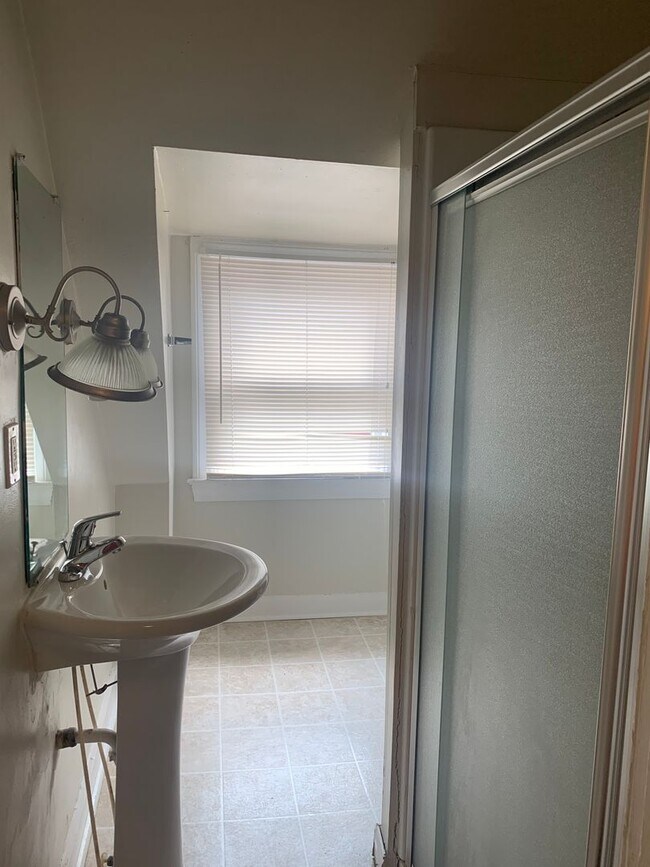 Building Photo - 424 E Maxwell St Building Photo - 424 E Maxwell St