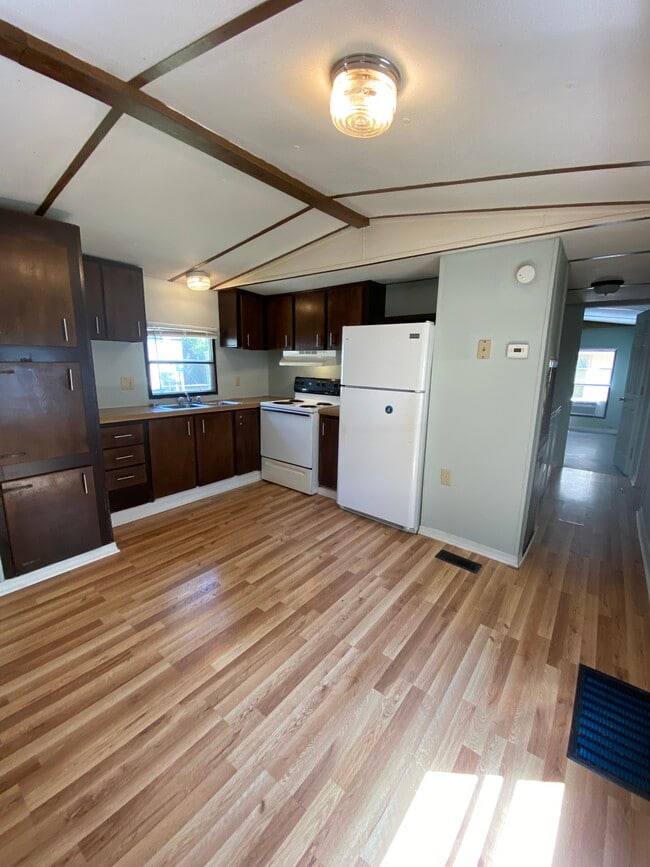 Foto del edificio - 2207 Dora Dr