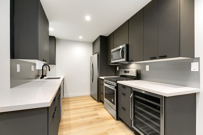 Foto del edificio - 243 S Park View St