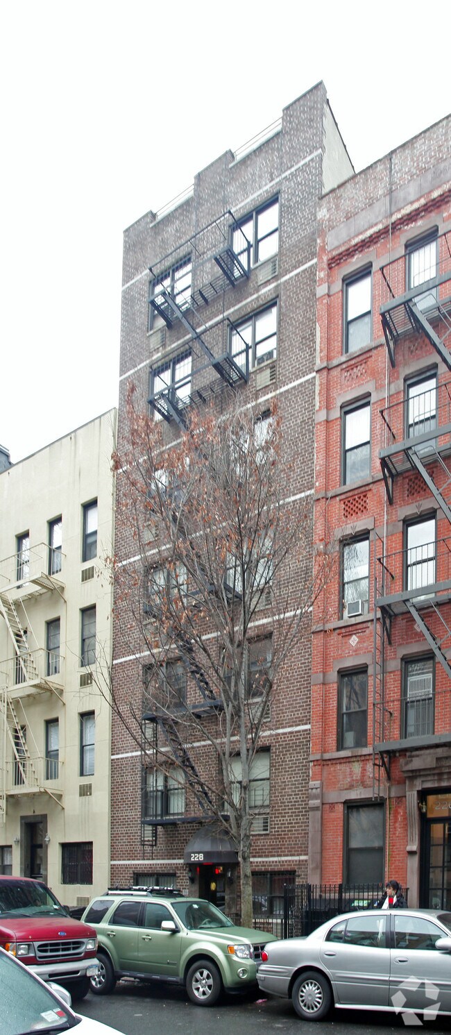 Building Photo - 228 E 81st St