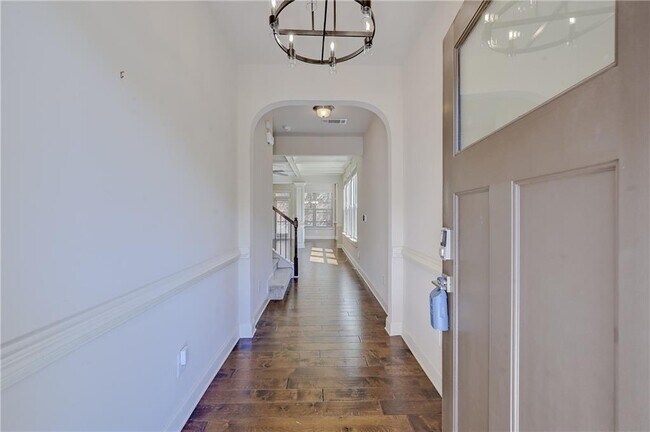 Building Photo - 2396 Whiteoak Dr SE