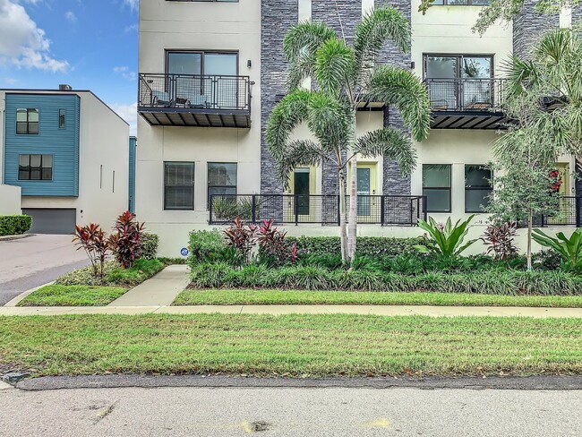 Foto del edificio - Stylish Townhome In The West Shore Marina ...
